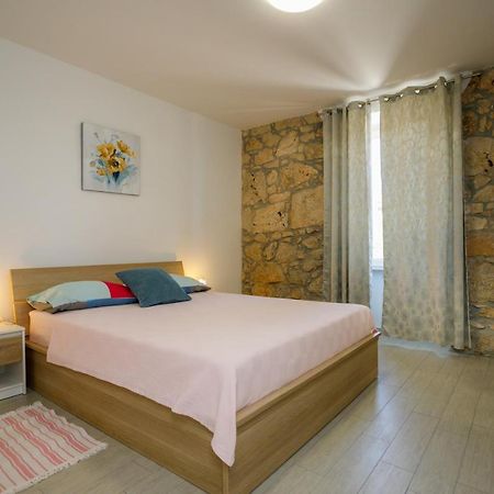 Oliva Apartment Vrbnik Ngoại thất bức ảnh