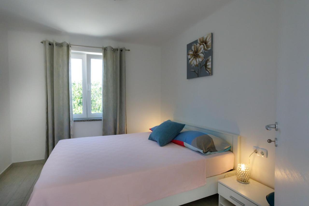 Oliva Apartment Vrbnik Ngoại thất bức ảnh