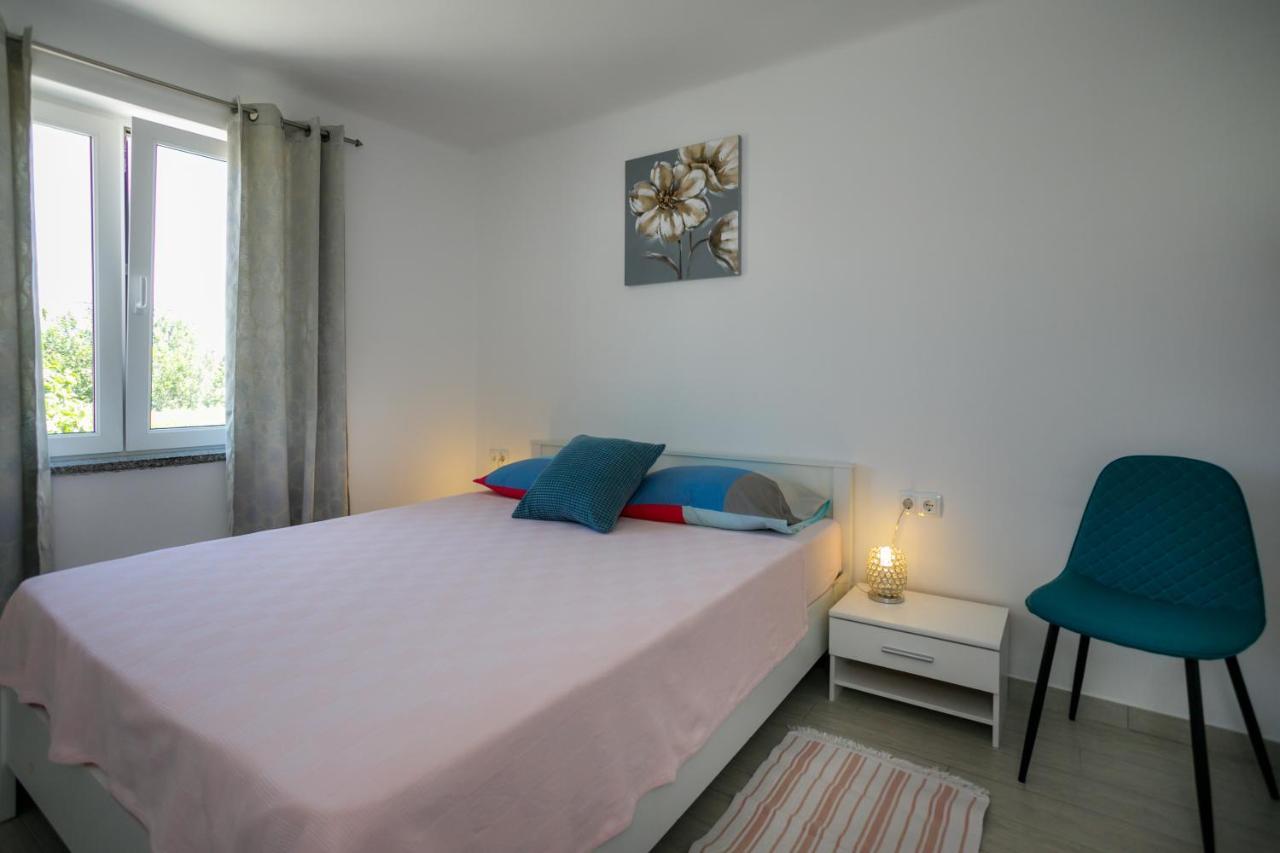 Oliva Apartment Vrbnik Ngoại thất bức ảnh