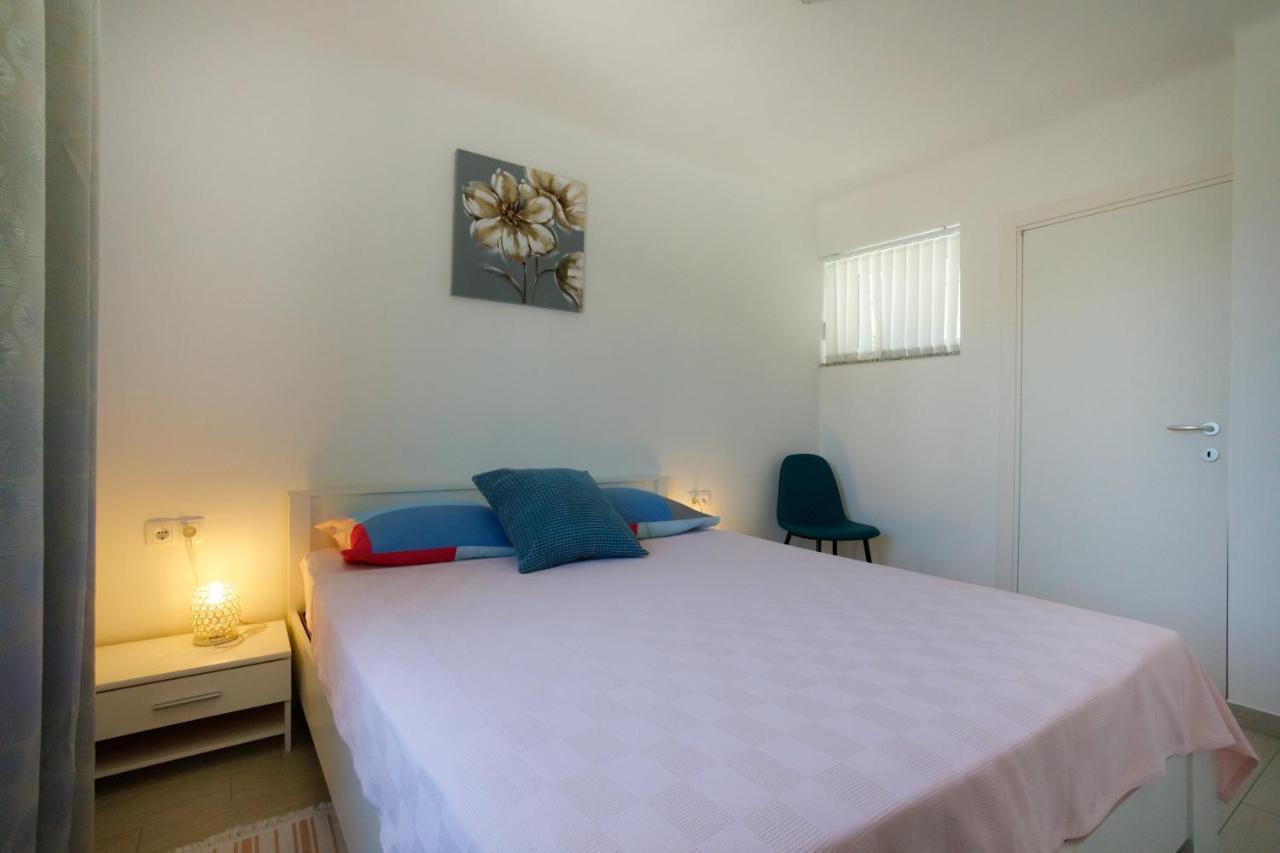 Oliva Apartment Vrbnik Ngoại thất bức ảnh