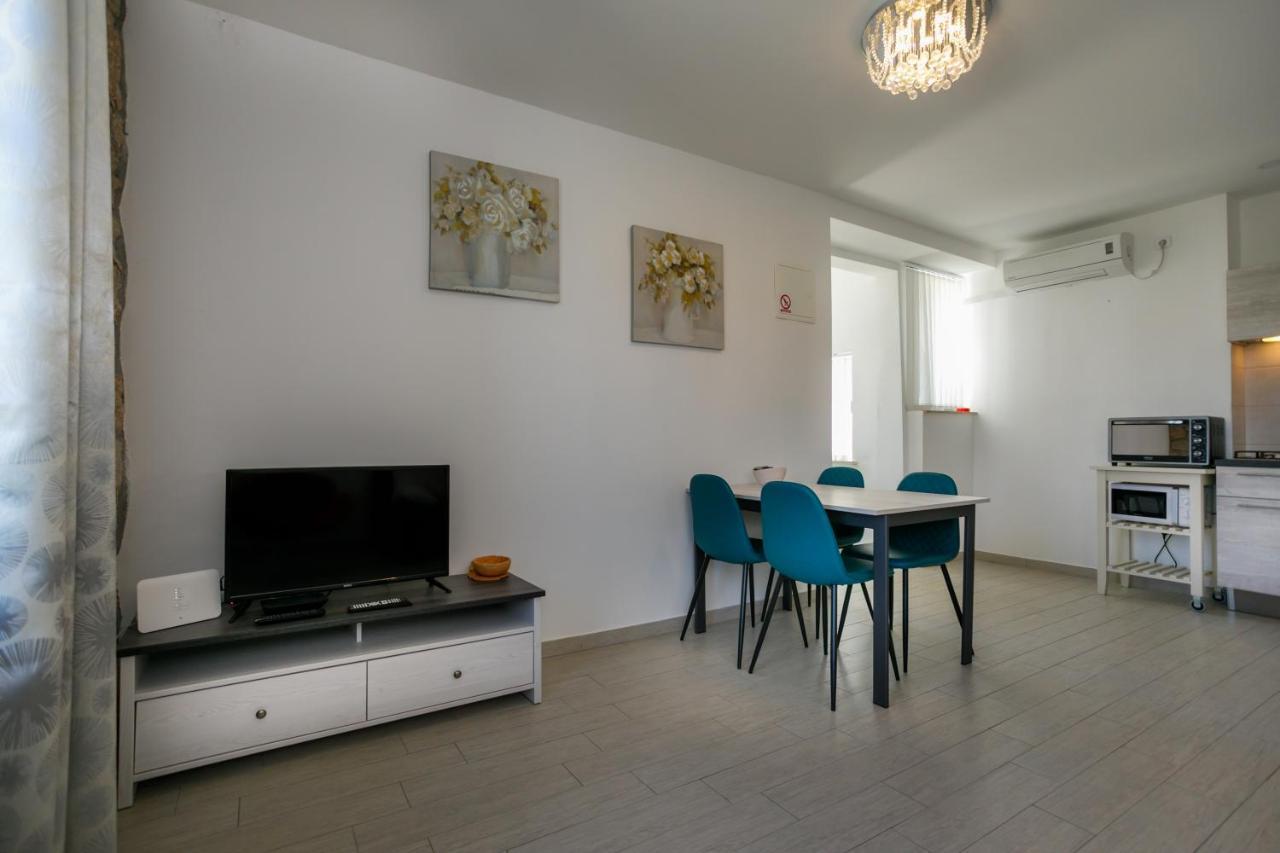 Oliva Apartment Vrbnik Ngoại thất bức ảnh