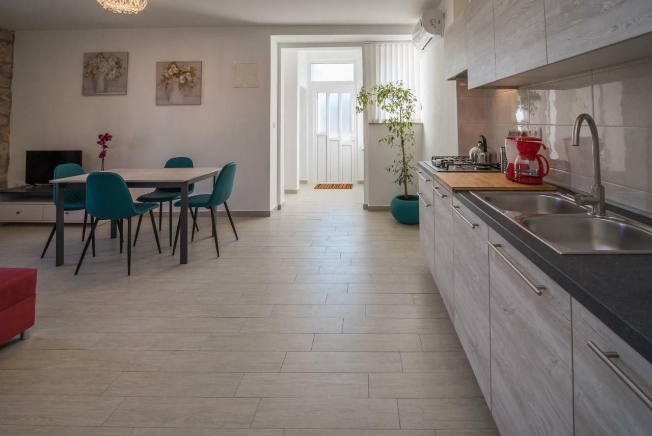 Oliva Apartment Vrbnik Ngoại thất bức ảnh